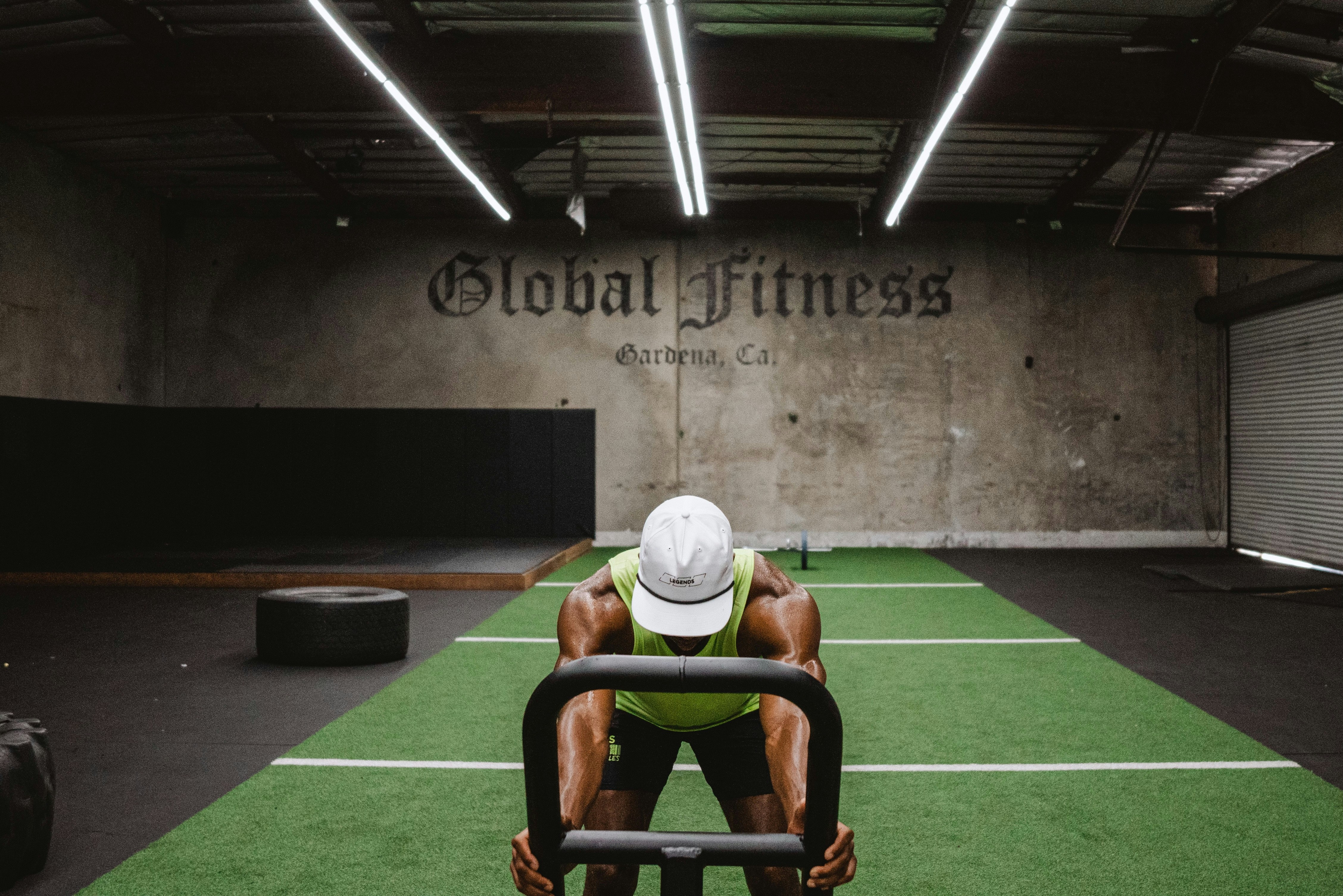 Voimala kuntosalin laitteet ja sisätila